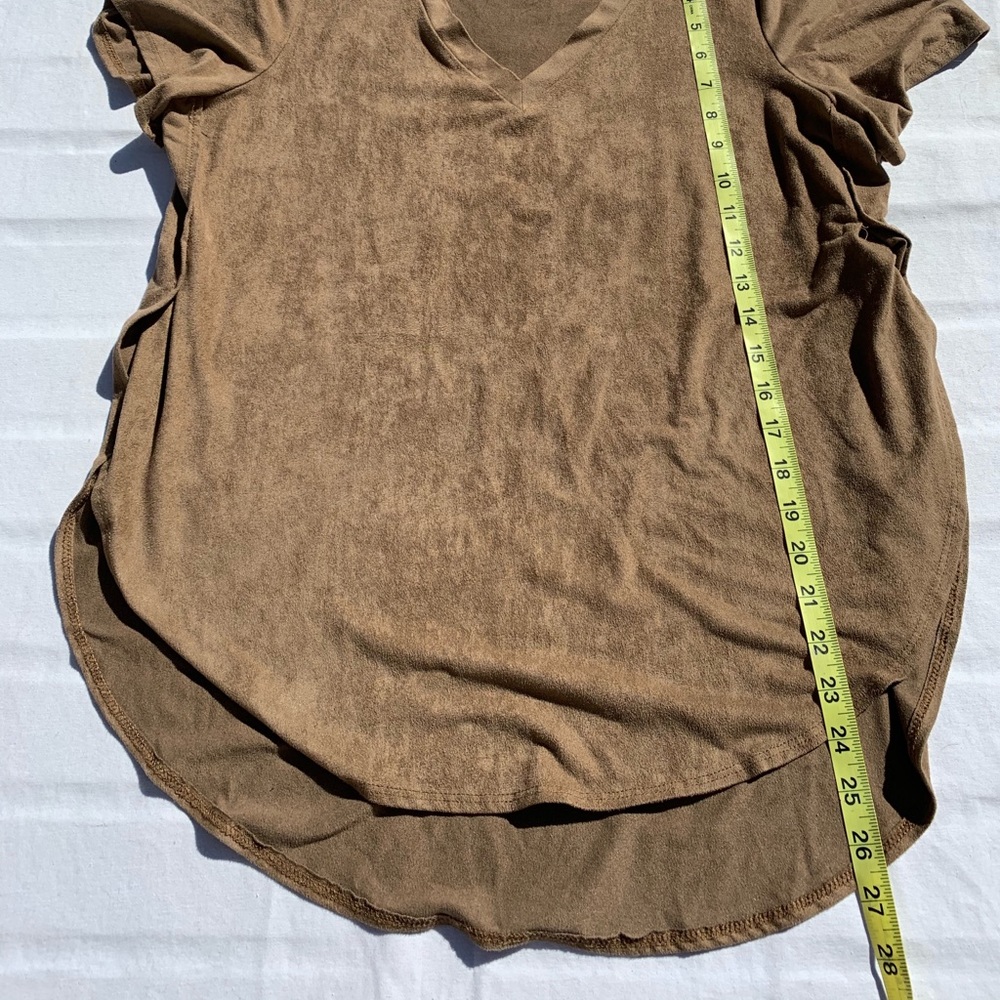 ☀️4/25 Ripe Suede-Look High/Low V-Neck Tee - Picture 7 of 11